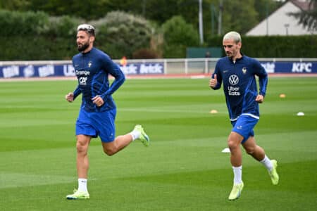 Olivier Giroud et Antoine Griezmann lors d'un entraînement avec l'équipe de France en septembre 2022.