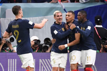 Antoine Griezmann, Kylian Mbappé et Ousmane Dembélé lors de France - Austalie pendant la Coupe du Monde 2022.