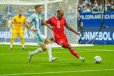 Derek Cornelius (à droite) va rejoindre l'OM.