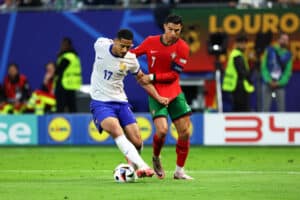 William Saliba s'est montré solide face à Cristiano Ronaldo.
