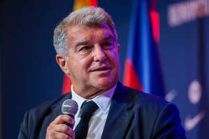 FC Barcelone : Laporta accuse l'arbitrage, "c'est une honte et intolérable"