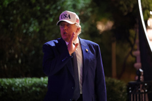 Donald Trump remettra le trophée au vainqueur dimanche 