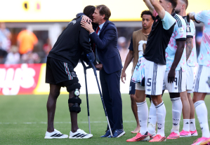 Amadou Onana victime d'une rupture des ligaments croisés